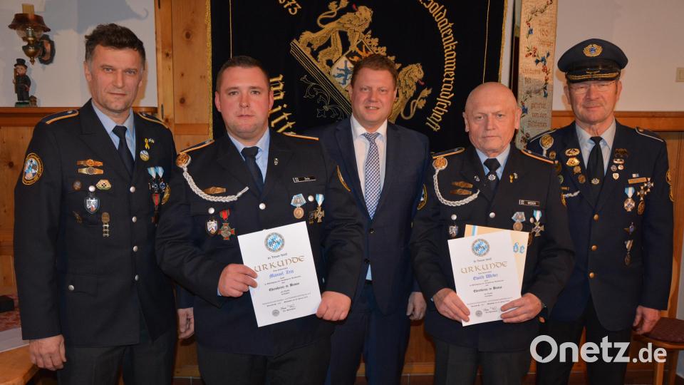 Ehrungen gab es bei der KSRK Mitterteich. Im Bild (von links) Vorsitzender Wolfgang Danler, Manuel Zeis, Bürgermeister Stefan Grillmeier, Ewald Weber und stellvertretender Kreisvorsitzender Anton Hauptmann. Bild: jr