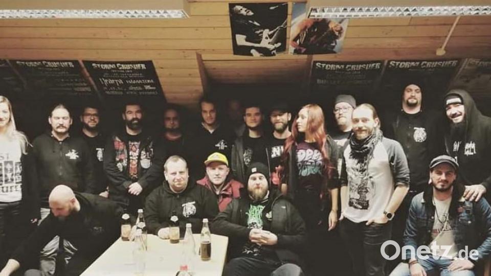Überregional bekannt ist nicht nur das Heavy-Metal-Festival der &quot;Storm Crusher&quot;. Auch die Mitglieder kommen für die gemeinsame Sache aus der Region im Vereinsraum in Etzenricht zusammen. Bild: wlr