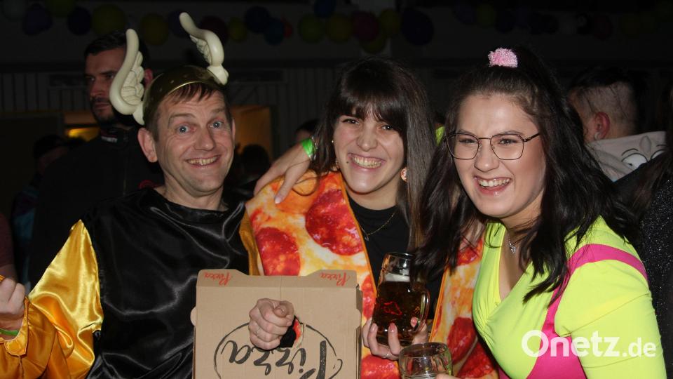 HCL-Superfasching in der Dreifachturnhalle in Wiesau Bild: wro