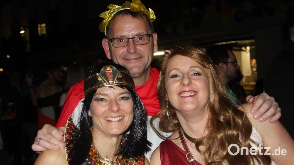 HCL-Superfasching in der Dreifachturnhalle in Wiesau Bild: wro