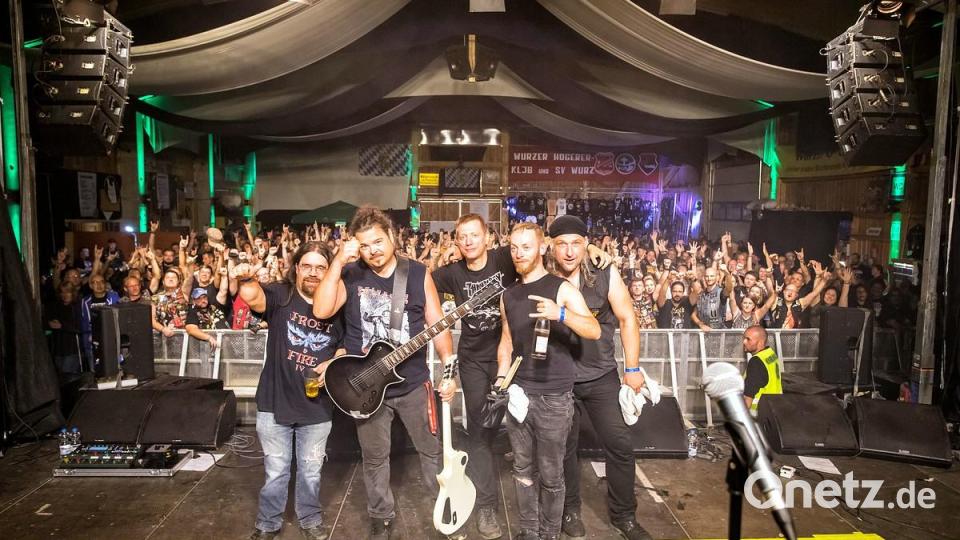 &quot;Atlantean Kodex&quot;, eine Heavy-Metal-Band aus Vilseck, macht ordentlich Dampf. Bild: tok