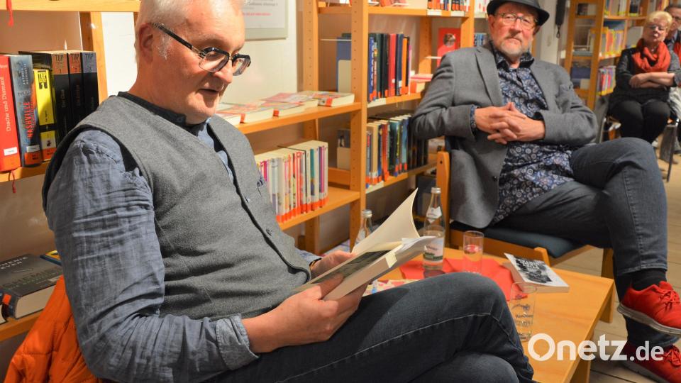 Autor Stefan Bäumler (links), moderiert wurde der Abend von Stefan Voit. Bild: jr