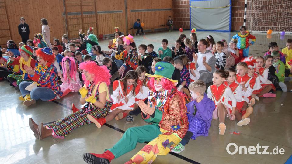 &quot;Wir fahen mit dem Bob&quot; hieß es in der Turnhalle der Erasmus Grasser Grundschule in Schmidmühlen und alle waren am Start! Bild: bö