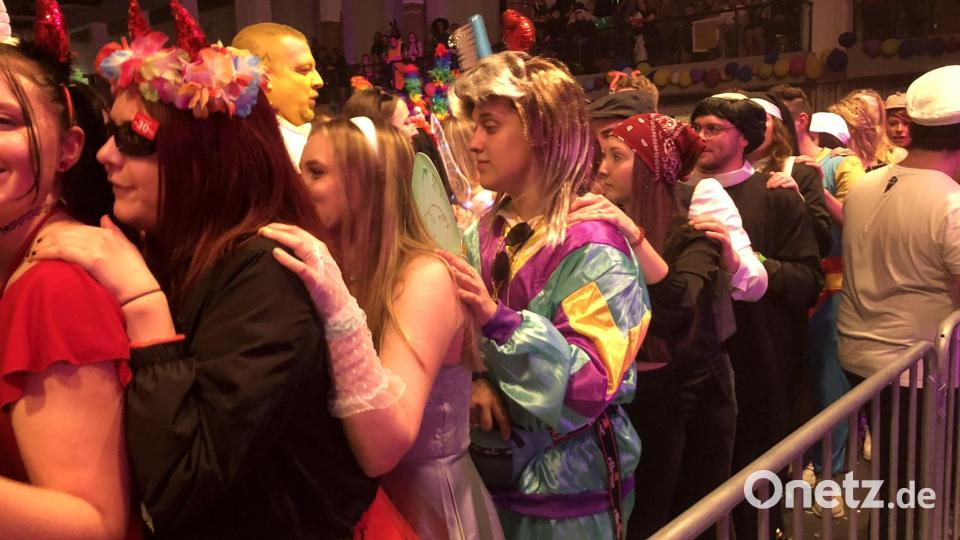 HCL-Superfasching in der Dreifachturnhalle in Wiesau Bild: wro