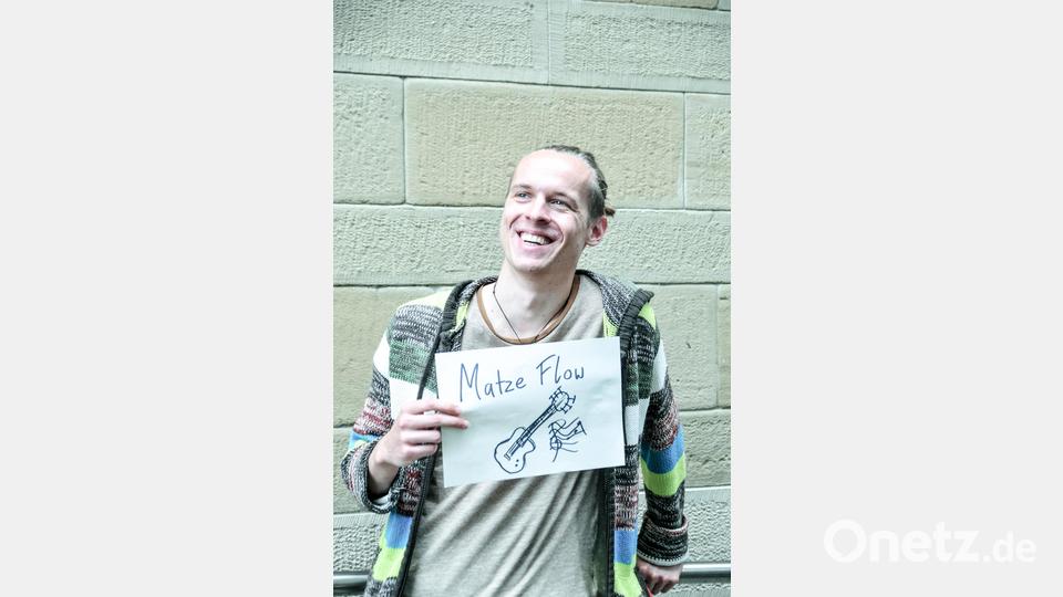 Matze Wolf hat sich einen Namen gemacht in der Musikszene. „Der Widersacher aller Liedermacher“ hat vor kurzem den Würzburger Comedy-Slam gewonnen. Am Wochenende gibt er mit seinem Soloprogramm ein Gastspiel in seiner Heimatstadt. Bild: awo