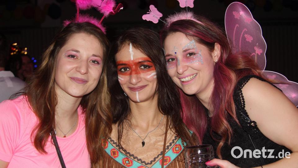 HCL-Superfasching in der Dreifachturnhalle in Wiesau Bild: wro