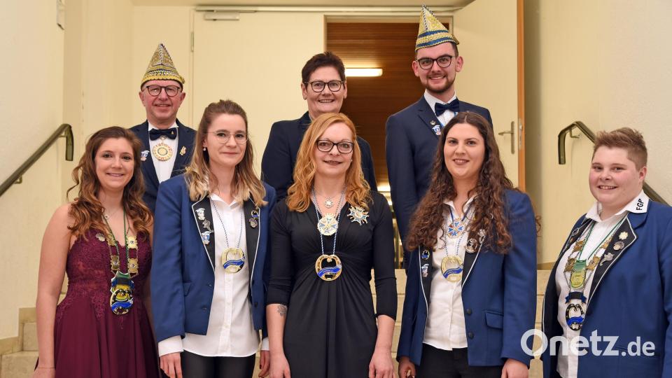 Drei Mitglieder der Faschingsgesellschaft Plößberg wurden beim Inthronisationsball durch den Landesverband Ostbayern (LVO) geehrt. Bild: gb