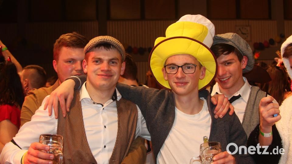 HCL-Superfasching in der Dreifachturnhalle in Wiesau Bild: wro