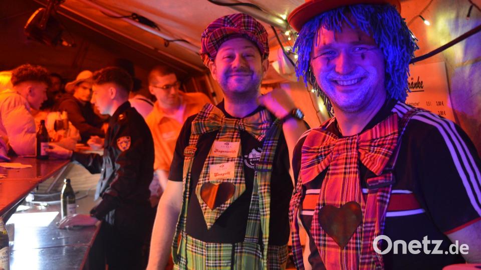 Das SV-Barteam hatte alles im Griff und auch Zeit für ein Foto. Bild: ak