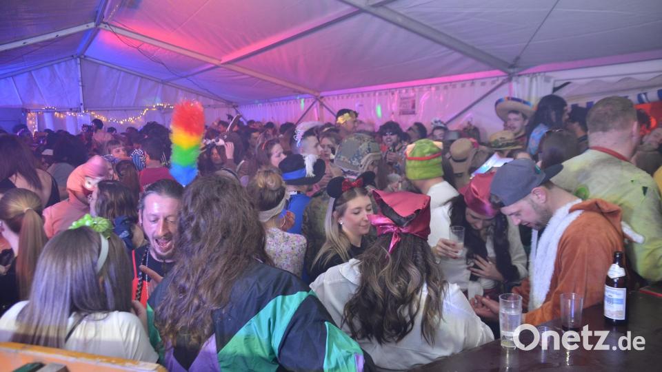 Mit am größten war das Gedränge an der Bar. Bild: ak