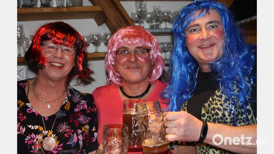 Männer in Frauenkleidern Bild: wro