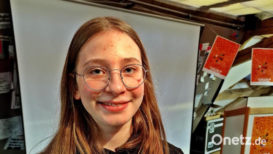 Siegerin Marie Hartmannsgruber beim Vorlesewettbewerb in der Regionalbibliothek. Bild: R. Kreuzer