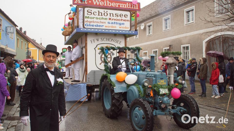 Ludwig Bayer zog mit seinem alten Lanz die Altweibermühle. Bild: mmj