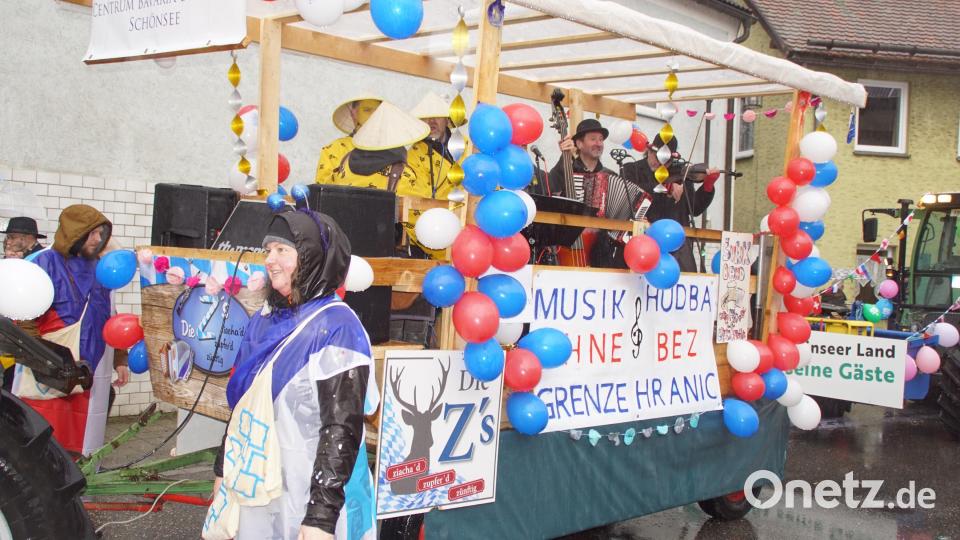 Bayerische und böhmische Musik auf einem Gefährt. Bild: mmj