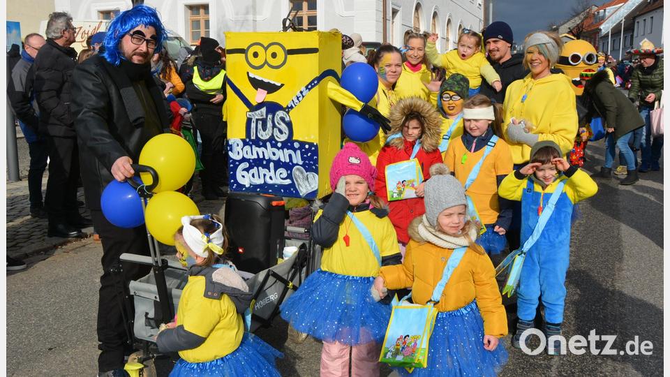 Die Kinder der Bambini-Garde des TuS Mitterteich und ihre Begleiter wandelten auf den Spuren der Minions. Bild: jr