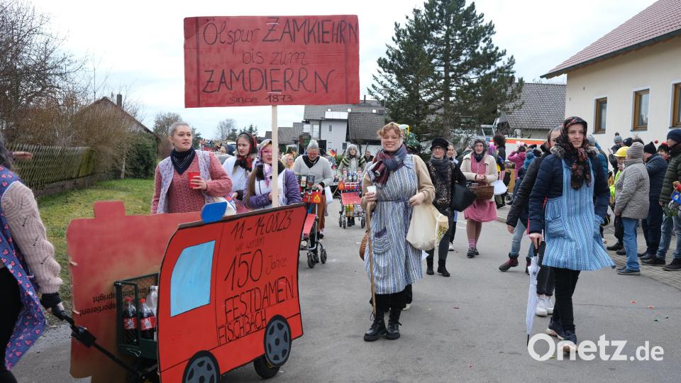 Die Putzkolonne der Fischbacher Feuerwehr. Bild: Hirsch