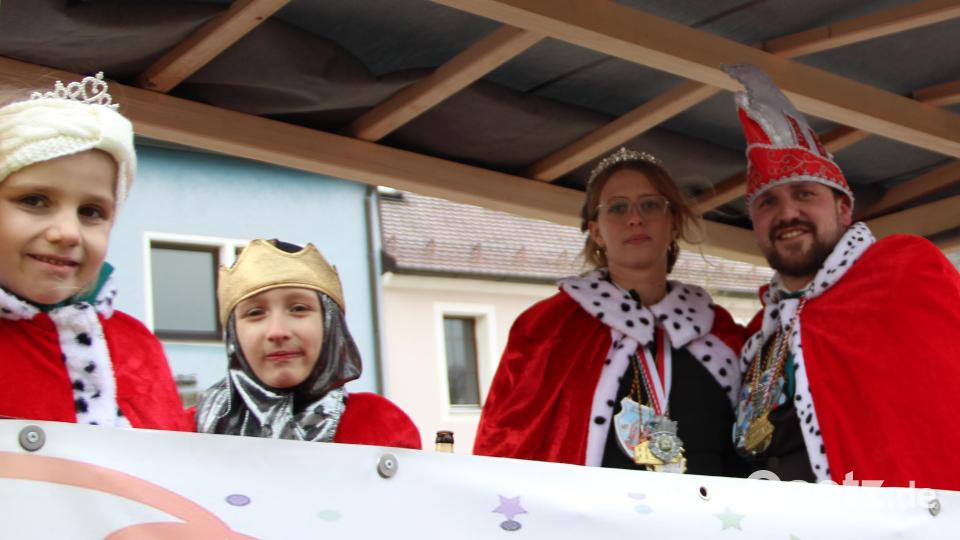 Von links: Kinderprinzessin Marie I., Kinderprinz Matthias I., sowie Sabrina II. und Robert I. Bild: lep