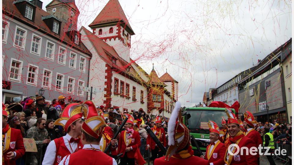Konfetti-Regen in Marktredwitz. Bild: kro