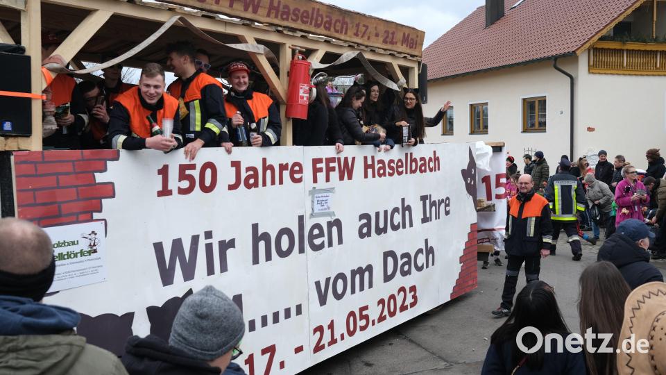 Die Haselbacher Feuerwehr machte Werbung für ihr Jubiläum im Mai. Bild: Hirsch