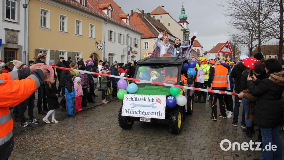 Vorsicht die &quot;Michareither kumma&quot; und sperren alles für ihr Narrenschutzgebiet ab. Bild: kro