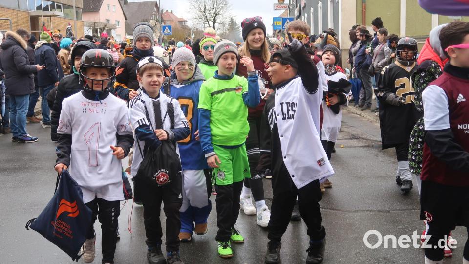 Die Nachwuchskicker des FV Vilseck können auch Fasching. Bild: Rosi Hasenstab