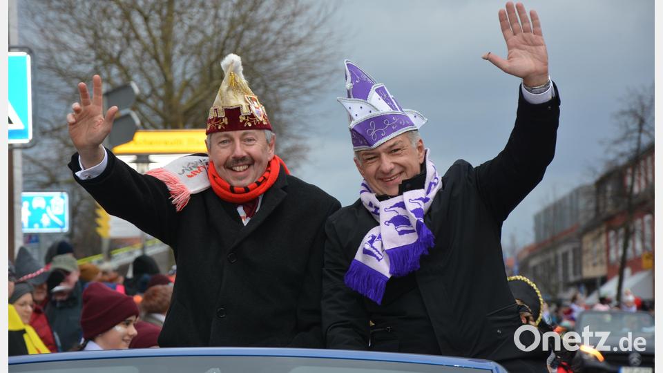 Landrat Roland Grillmeier (rechts) mit Norbert Greger, Präsident des Bezirks Oberfranken im Fastnacht-Verband Franken. Bild: jr