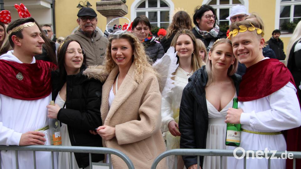 Römer und Engel in den Zuschauerreihen. Bild: kro