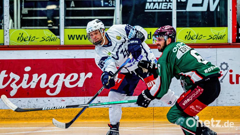 Philipp SIller (links) passt zu einem Mitspieler. Bild: Werner Moller