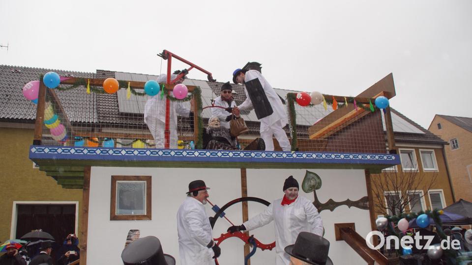 Nach der Betäubung gehts in den Trichter des Mahlwerks. Bild: mmj