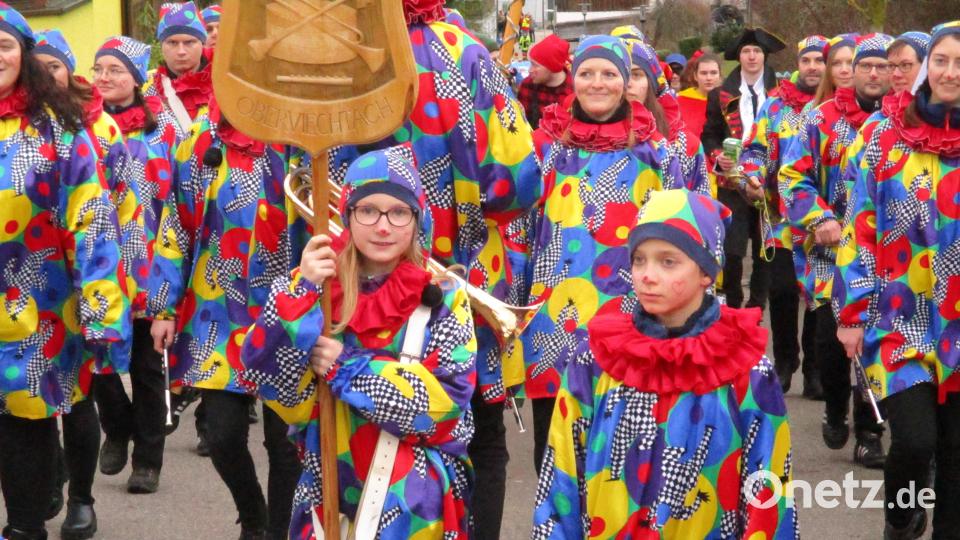 Der Spielmannszug Oberviechtach führte den Gleiritscher Gaudiwurm an Bild: bnr