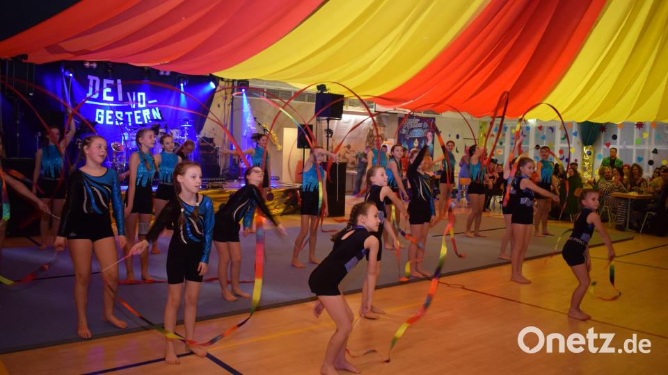 Die "Tanz Feen" begeisterten mit ihrer Tanzeinlage. Bild: bnr