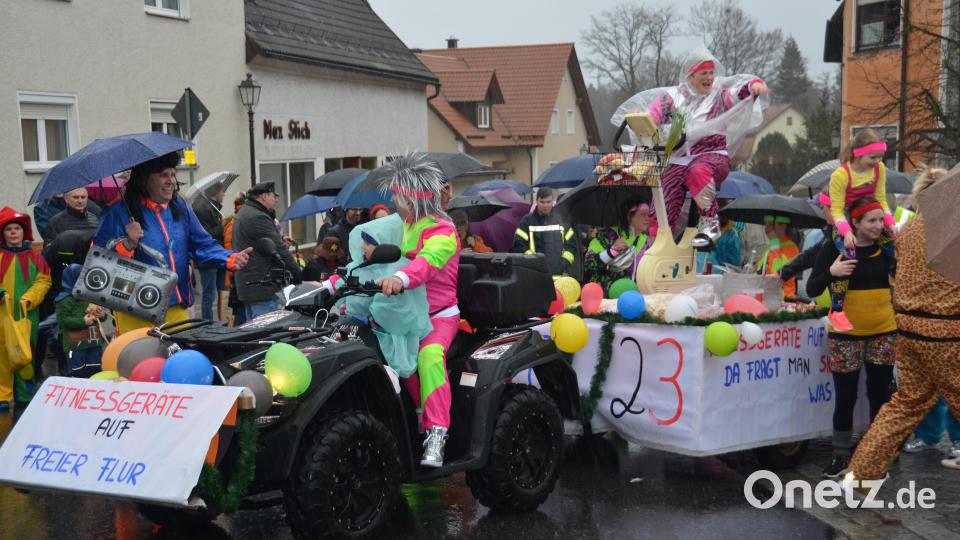 Die Fußgruppe &quot;Muckes&quot; spielte auf die Trimm-Dich-Geräte am Bocklradweg an. Bild: dob