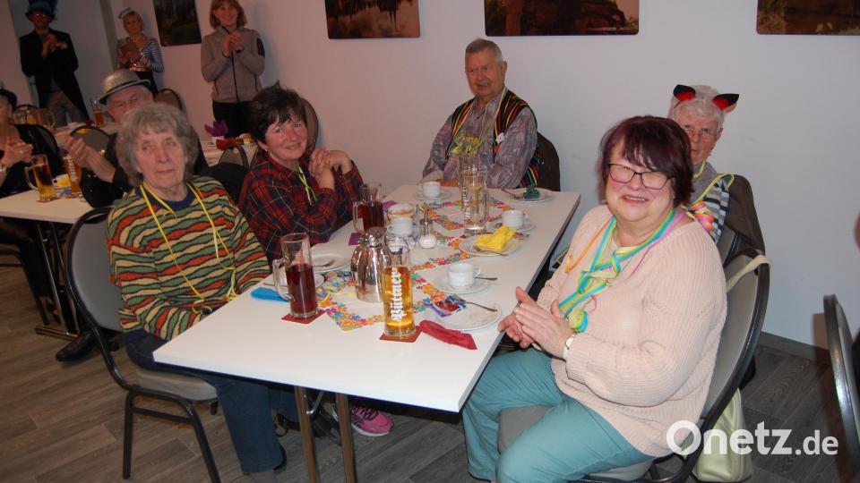 Senioren feiern Fasching. Bild: sm