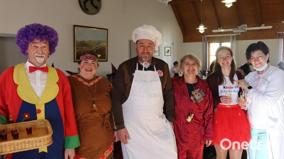 Bürgermeister Erwin Geitner (links) sorgte mit dem Rathaus-Team für das Wohl der Hexen Bild: mrr