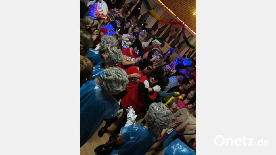 Auch in diesem Jahr war der Weiberfasching im Kirchenthumbach Sportheim der Publikumsmagnet schlecht hin. Bild: msk