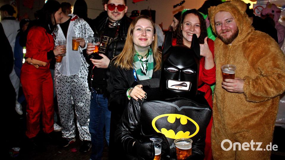 Tolle Kostüme, gute Stimmung bei der After-Zug-Party in Neustadt. Bild: R. Kreuzer