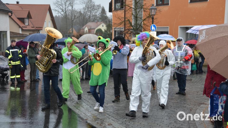 Eine bunte Truppe, die Musiker aus Waidhaus. Bild: dob