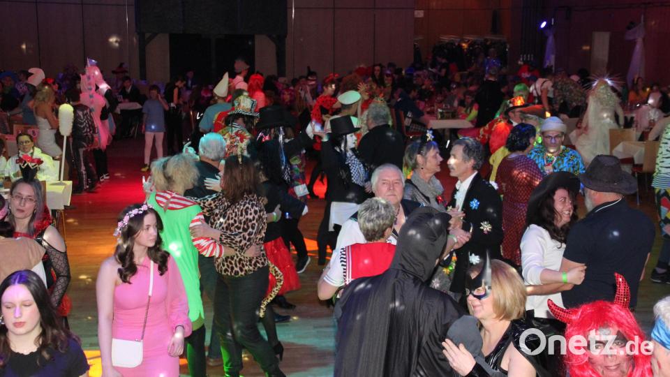 Die Tanzfläche beim Lumpenball im Kettelerhaus war stets gut gefüllt. Bild: kro