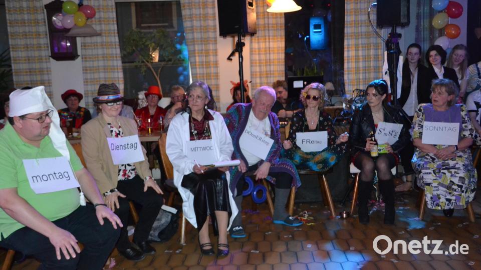 Die Selbsthilfe-Gruppe der Wochentage tritt ebenfalls auf. Bild: gi