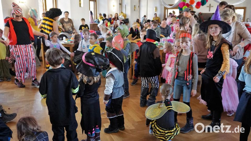 Proppenvoll war der Wittelsbacher Saal beim KInderfsching der DJK Ensdorf Bild: tra