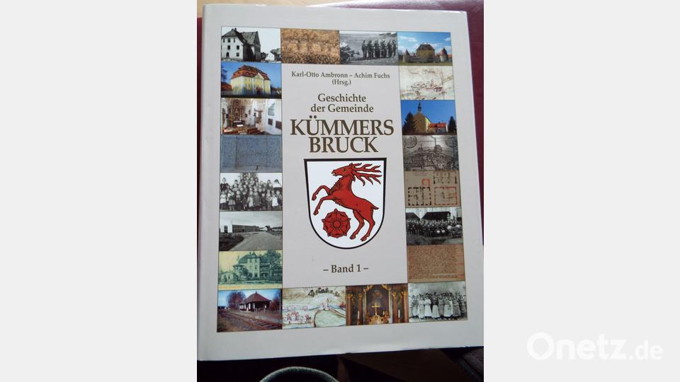 Zwei Bände und insgesamt 750 Seiten umfasst die Chronik von Kümmersbruck. Bild: e