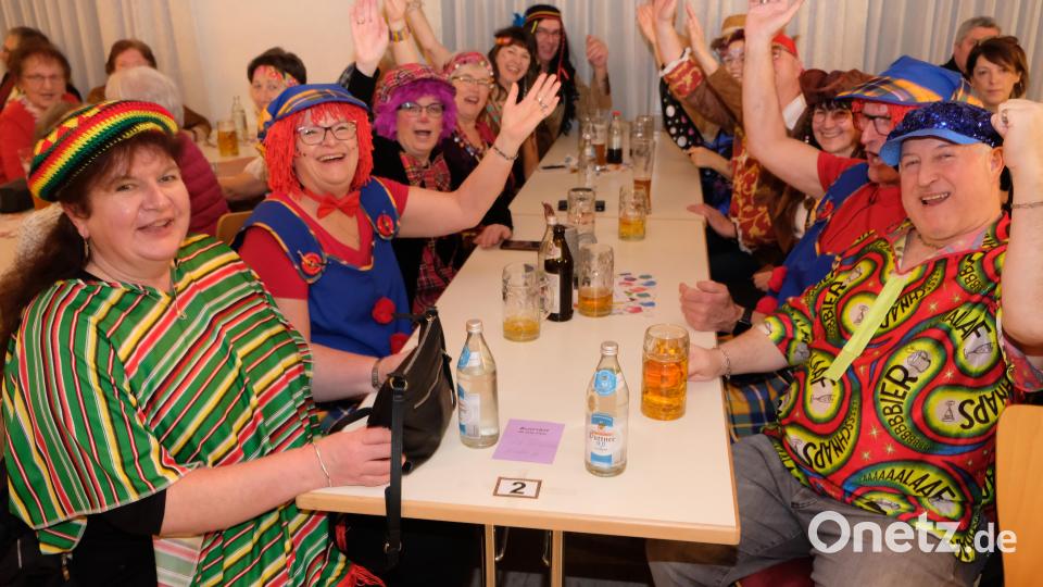 Die Vorbacher Vereinswelt lädt zum Schlussspurt der fünften Jahreszeit. Die Hochstimmung ist beim Rosenmontagsball kaum zu unterbieten. Bild: do