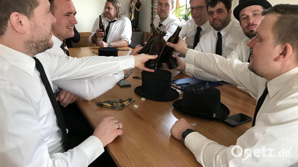 Ein Prosit auf den Hahnbacher Fischzug! Bild: mma