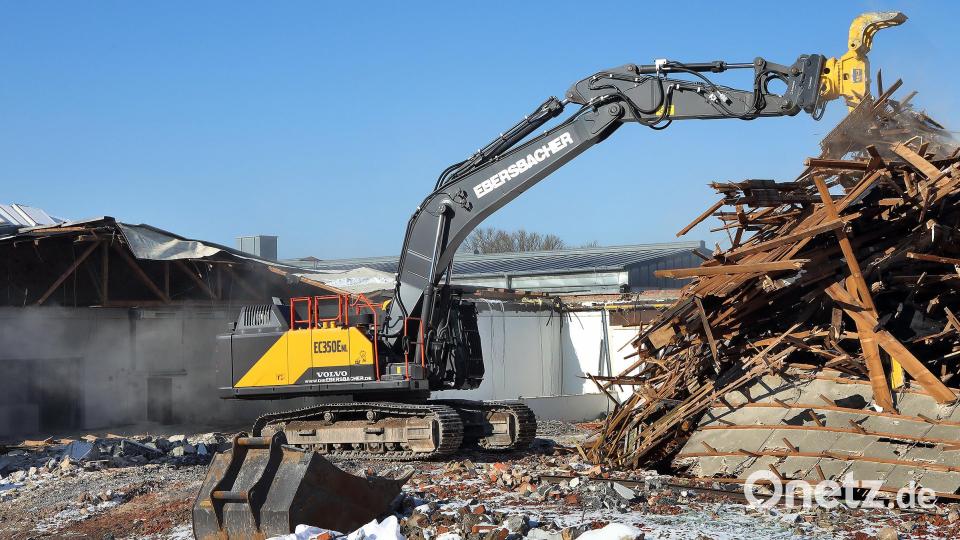 Auf dem Zinkl-Gelände haben die Abbrucharbeiten begonnen. Bild: Wolfgang Steinbacher