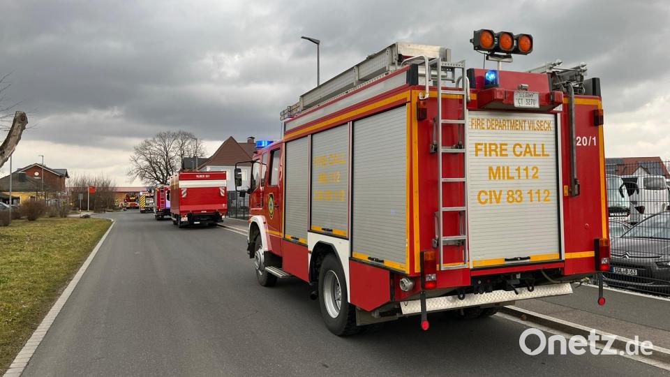 In Vilseck ist es am Freitagnachmittag zu einem Zimmerbrand gekommen. Feuerwehrkräfte rückten zu dem Einsatz in der Bahnhofstraße aus. Bild: lei