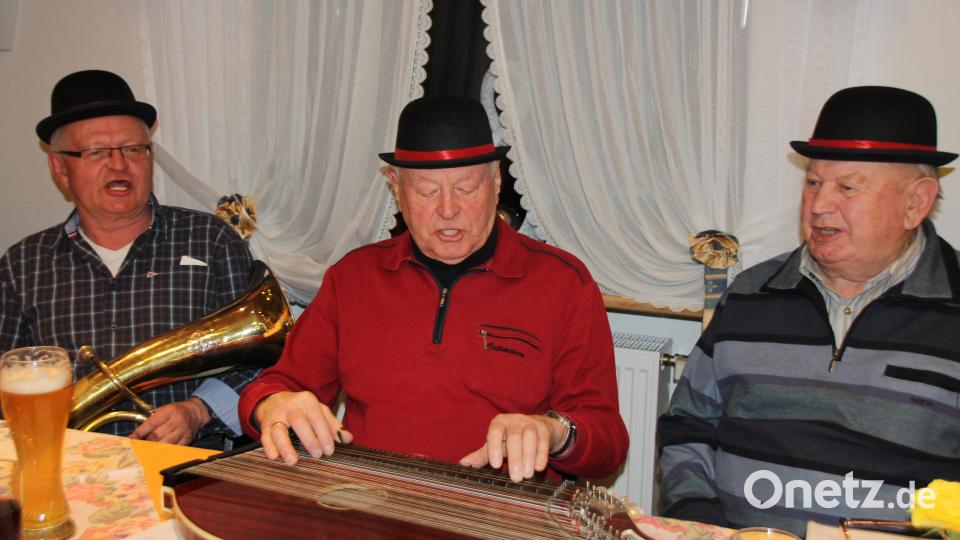 Beim Treffen der Hobbymusikanten kommen alle mit ihren Instrumenten zum Zug, wie hier die “Drei Lobingers“ . Archivbild: Fröhlich