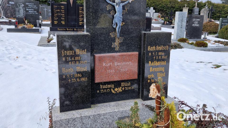 Das Grab des Künstlers Kurt Benning auf dem Friedhof in Pleystein Bild: Thomas Dobler