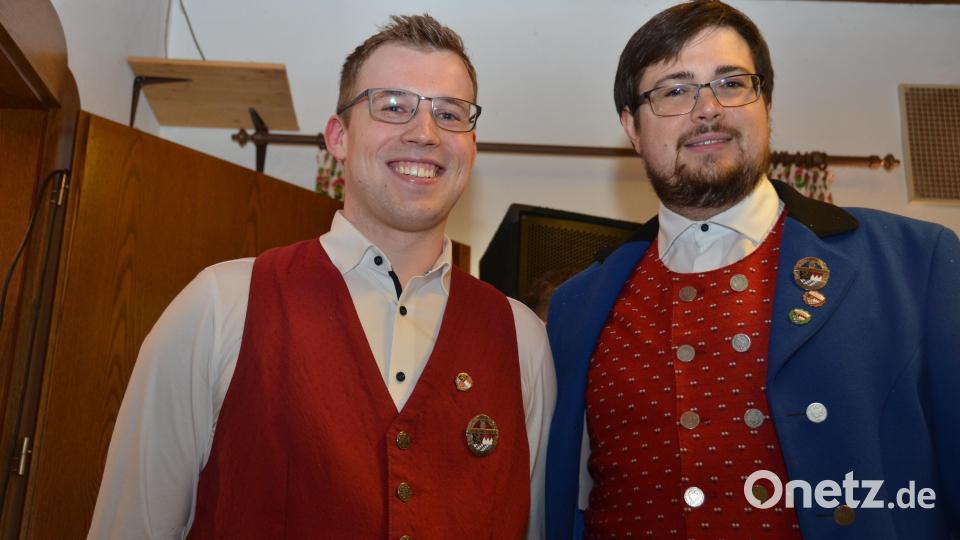 Daniel Fenzl (links) und Simon Knorr (rechts) legten den Grundstein für die Patenschaft. Bild: dob