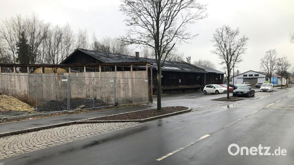 Bei der Energiewende will sich der Markt Wiesau - wie die Verwaltung der Regierung der Oberpfalz in einem Schreiben mitteilte - &quot;breit aufstellen.&quot; Dazu gehört auch die Errichtung einer Photovoltaikanlage auf den Dächern der geplanten Stellflächen (Bild) am Bahnhof. Archivbild: wro