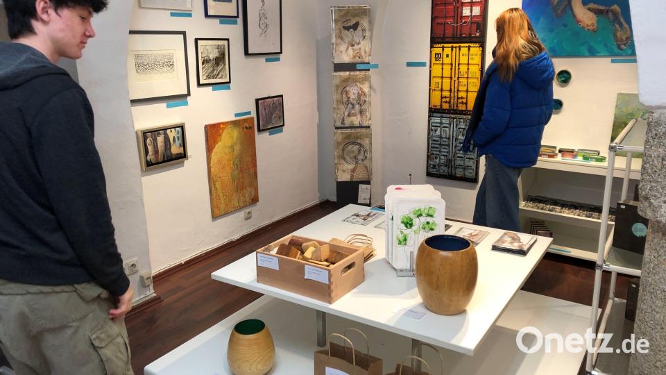 Das Kunstkaufhaus zeigt ein breites Spektrum an Arbeiten Oberpfälzer Künstler. Bild: Isabella Jobst, Irene Fritz/exb